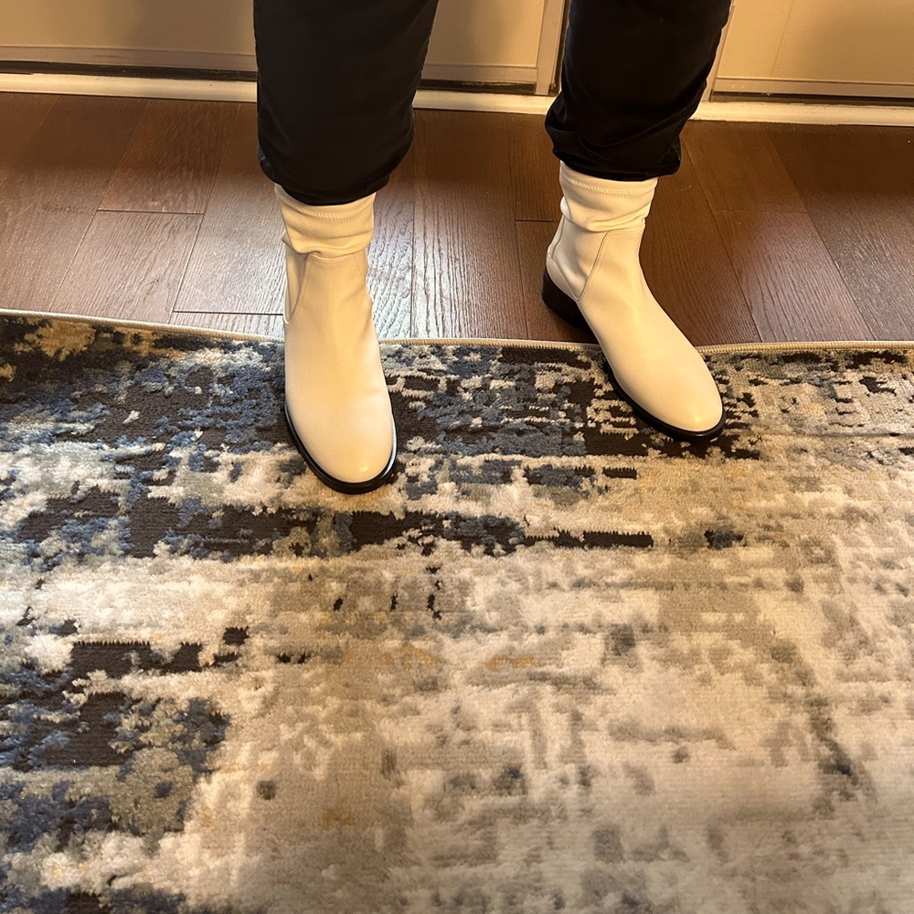 Stuart Weitzman white booties never worn